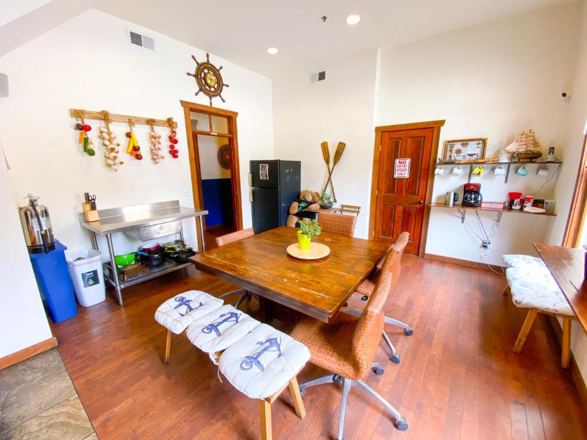 Ith San Diego Adventure Hostel (Adults Only) Exterior photo